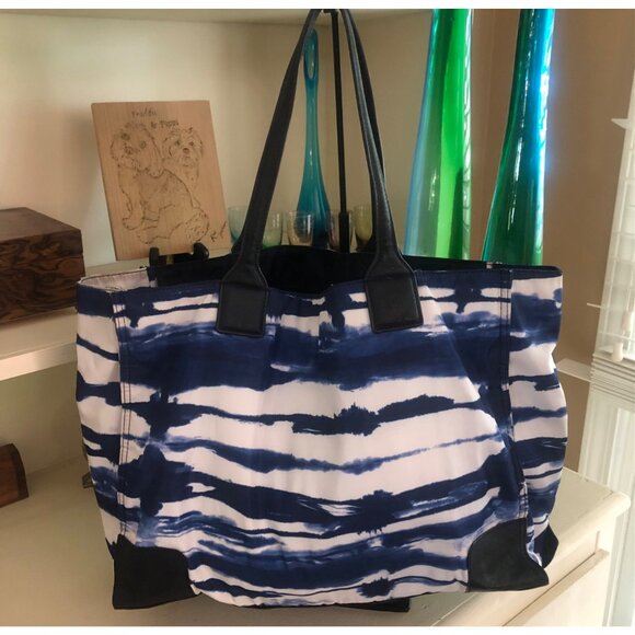 Tory Burch Ella Tie-dye Tote in Babylon Blue - Picture 4 of 15